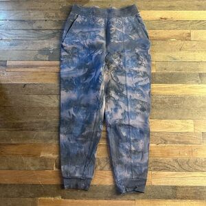 Lululemon LA 7/8 Length Joggers - Size 6